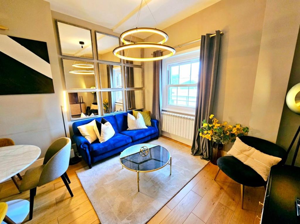 Gorgeous Hyde Park Home with Elevator