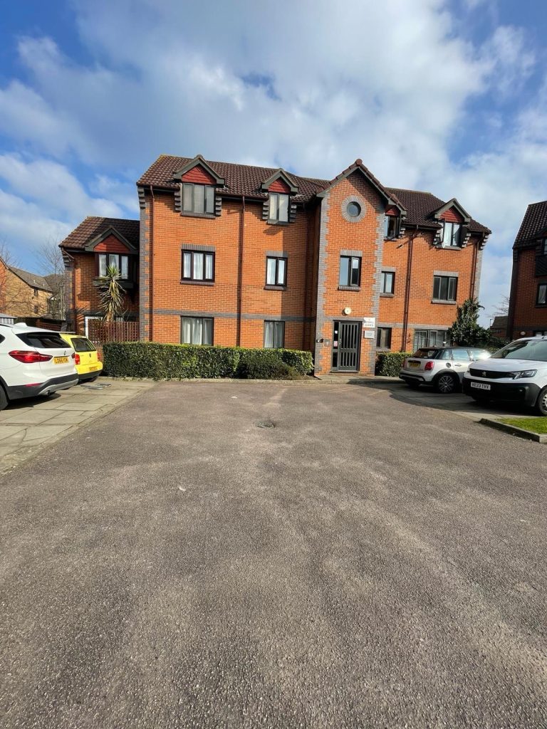 Nice and Newly Refurbished 2 Bedroom Flat in Edgware