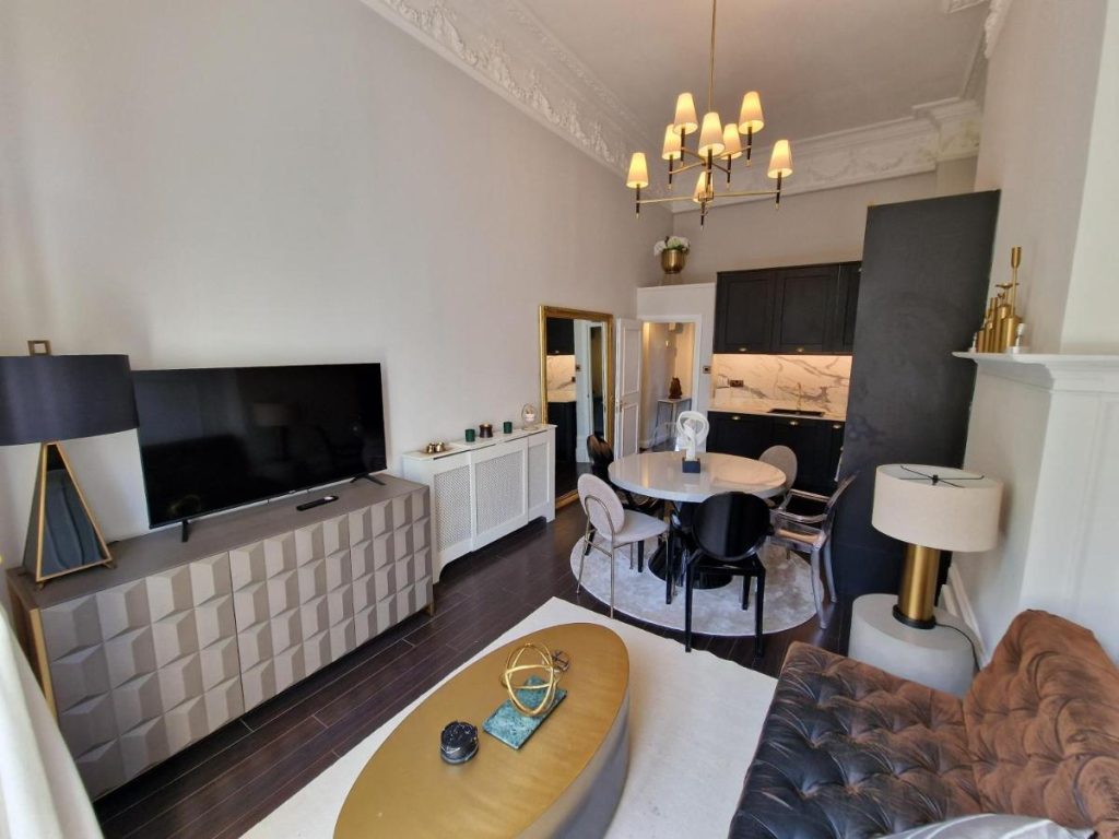 Stunning Hyde Park Home with Private Balcony